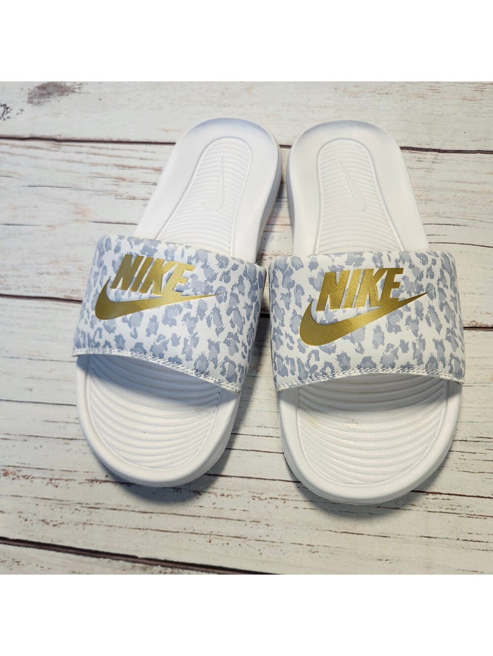 Nike Victori White and Gray Leopard Print Slide Sandals with Gold Logo Size 9